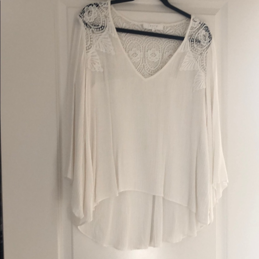 ASTR Flowey High Low Crochet Top